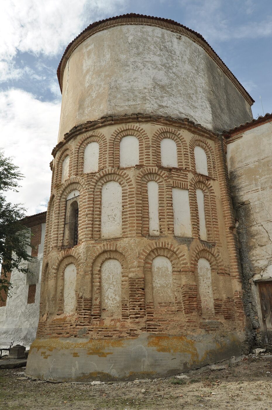 Iglesia de San Miguel Arcángel en Cantiveros