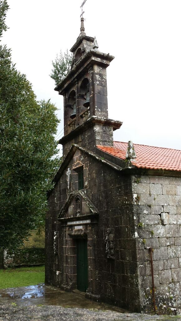 Igrexa de San Martiño de Ermedelo en Rois