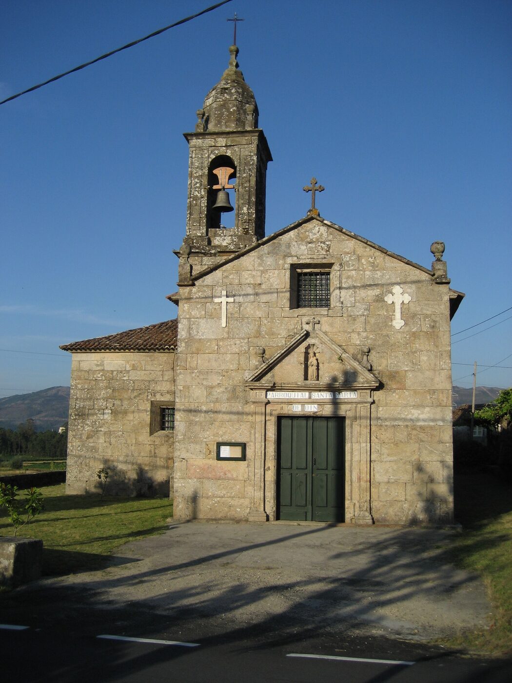 Igrexa de Santa María de Oín en Os Dices