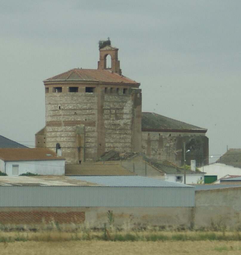Iglesia fortificada de San Pedro Apóstol en Tolocirio