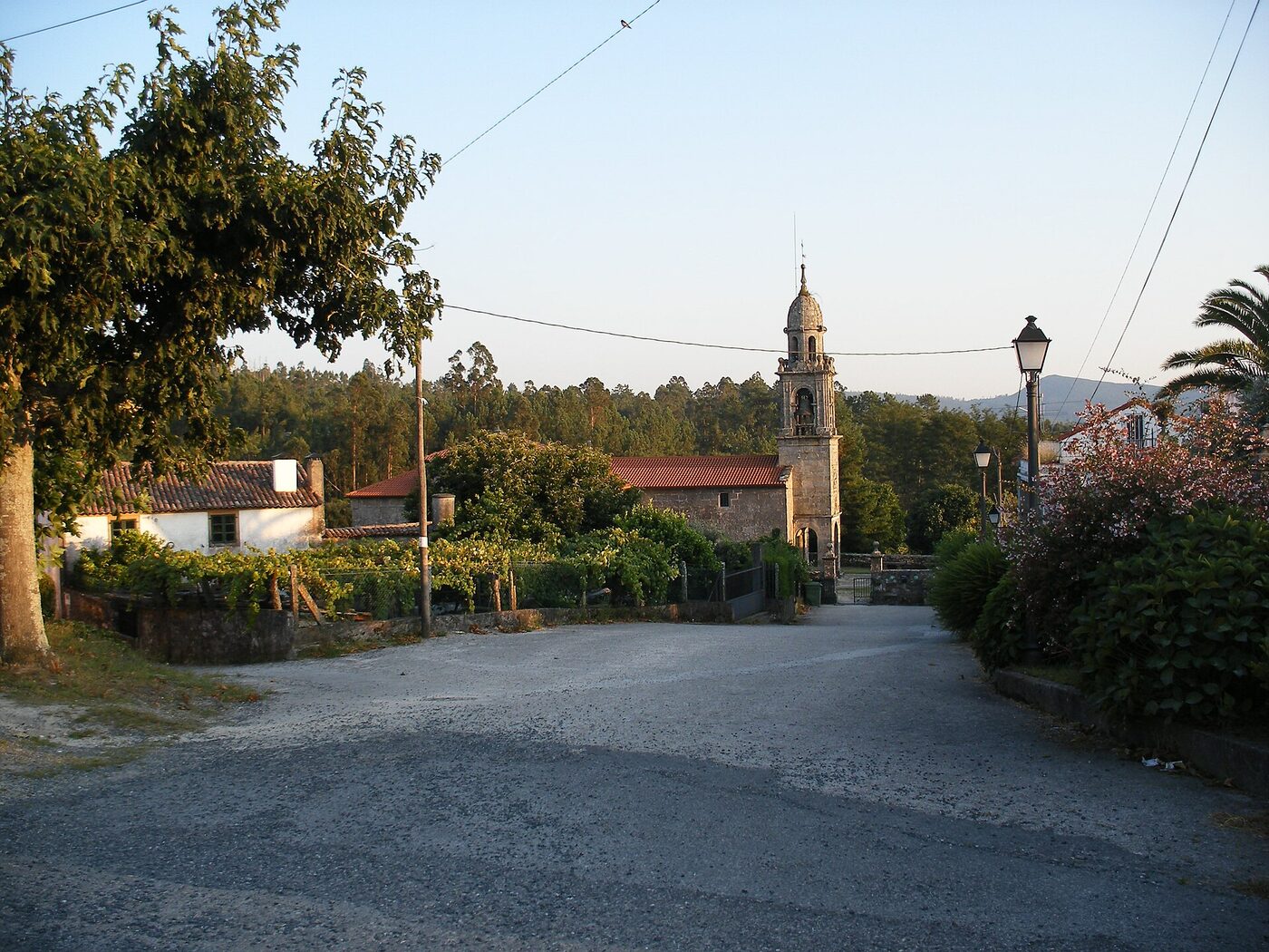 Igrexa de San Pedro de Bugallido en O Milladoiro