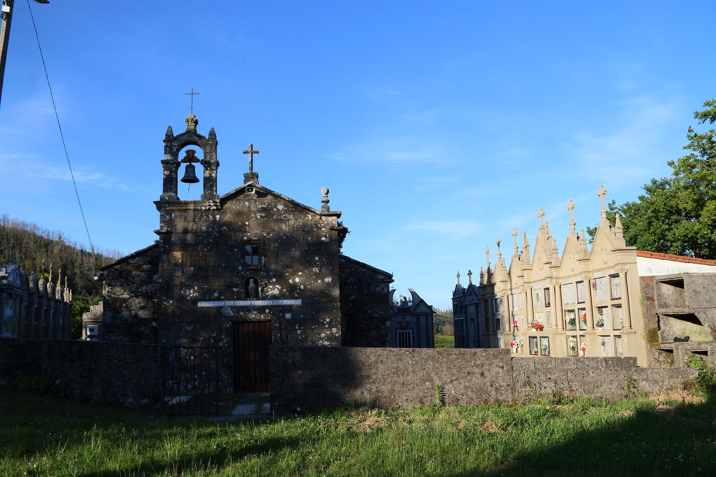Igrexa de Santa Baia de Lueiro en Negreira