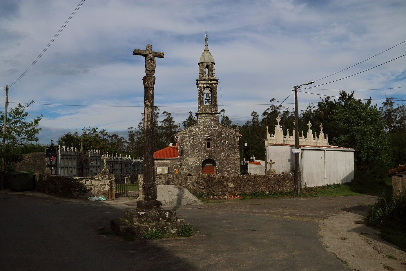 Igrexa de San Pedro de Bugallido en Negreira