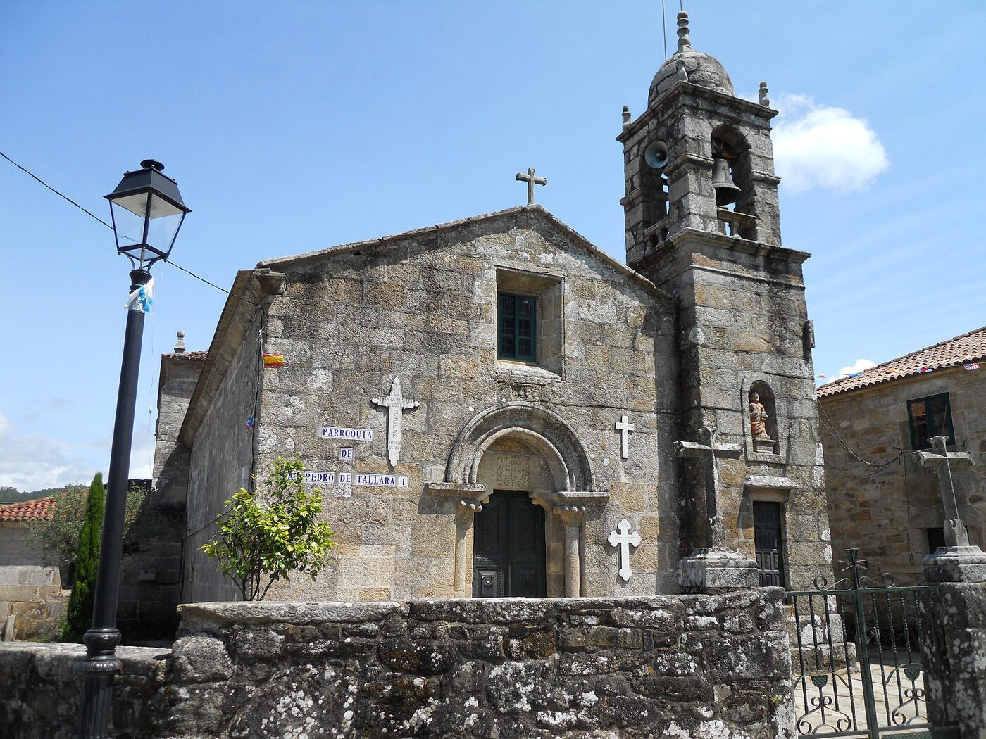 Igrexa de San Pedro de Tállara en Lousame