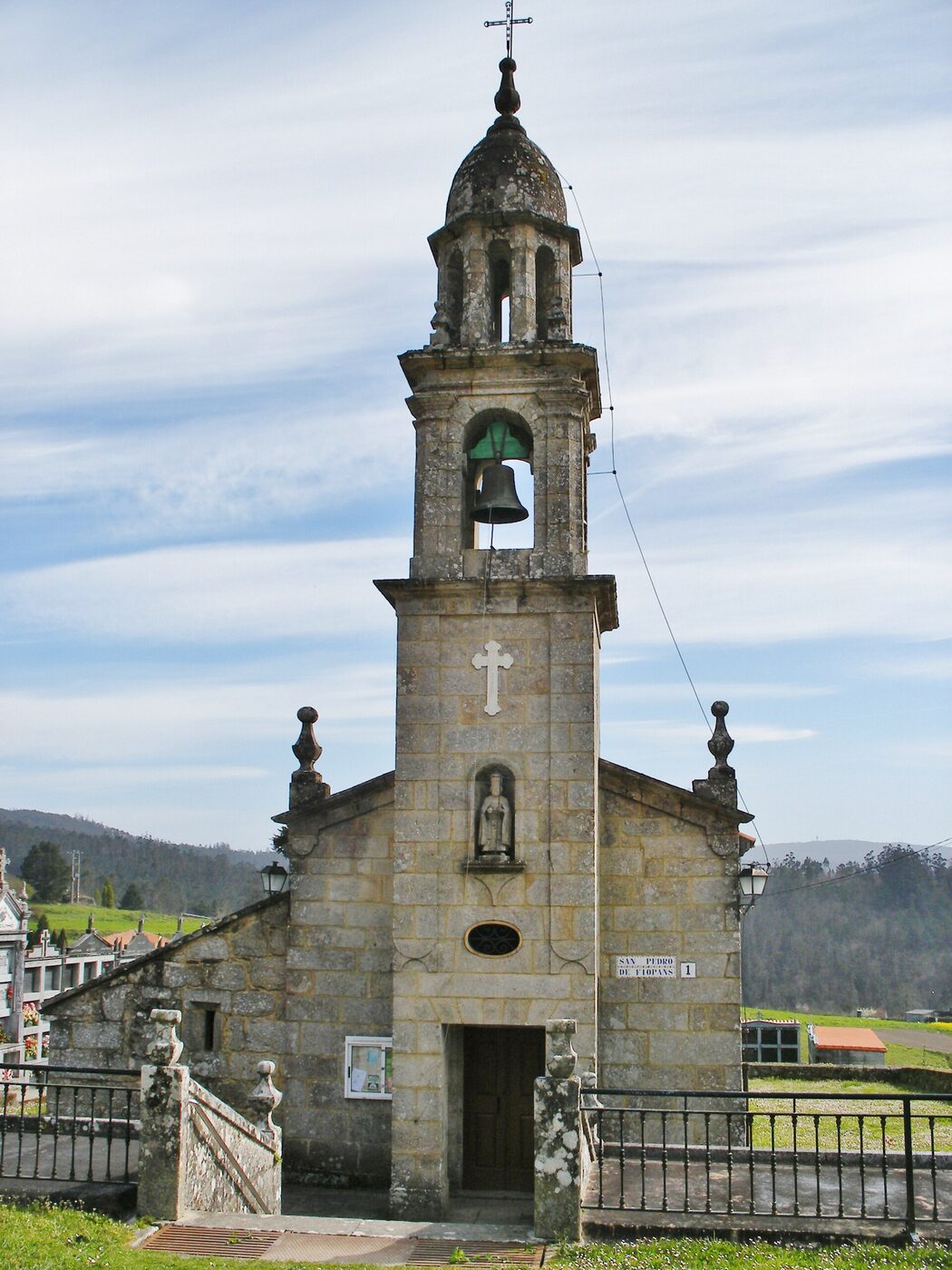 Igrexa de San Pedro de Fiopáns en A Baña