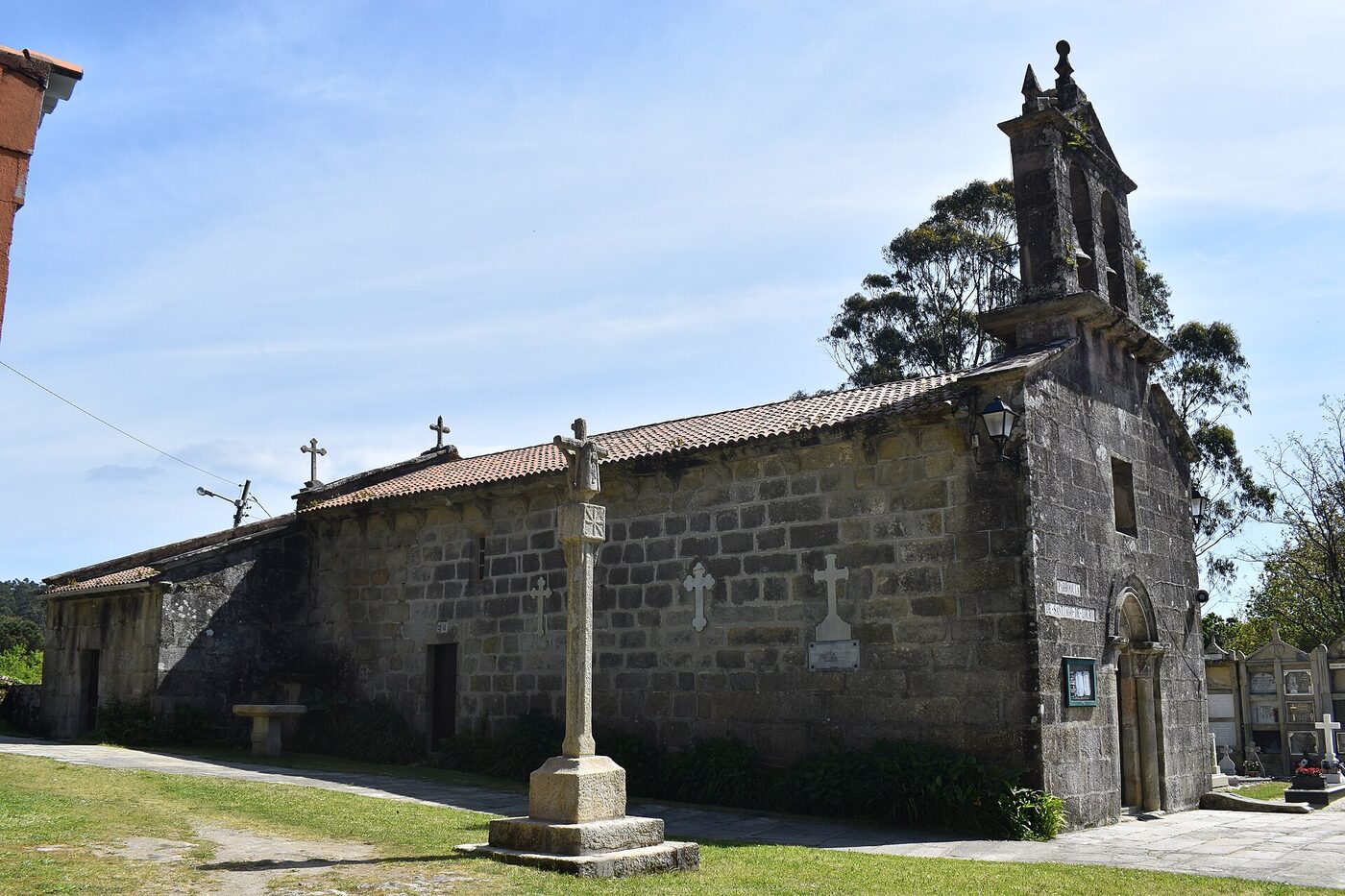 Igrexa de Santiago de Louro en Muros