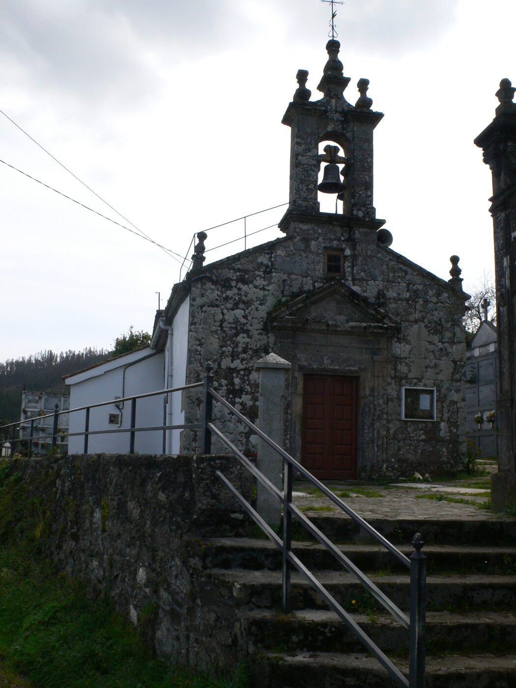 Igrexa de Santa María de Ollares en Vila de Cruces