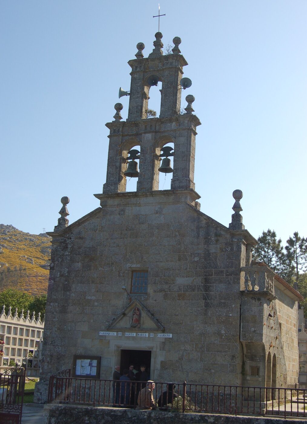 Igrexa de Santa María de Caamaño en O Porto do Son