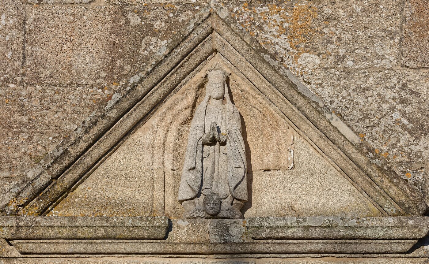 Igrexa Vella de Santa María de Olveira en Santa Uxía de Ribeira