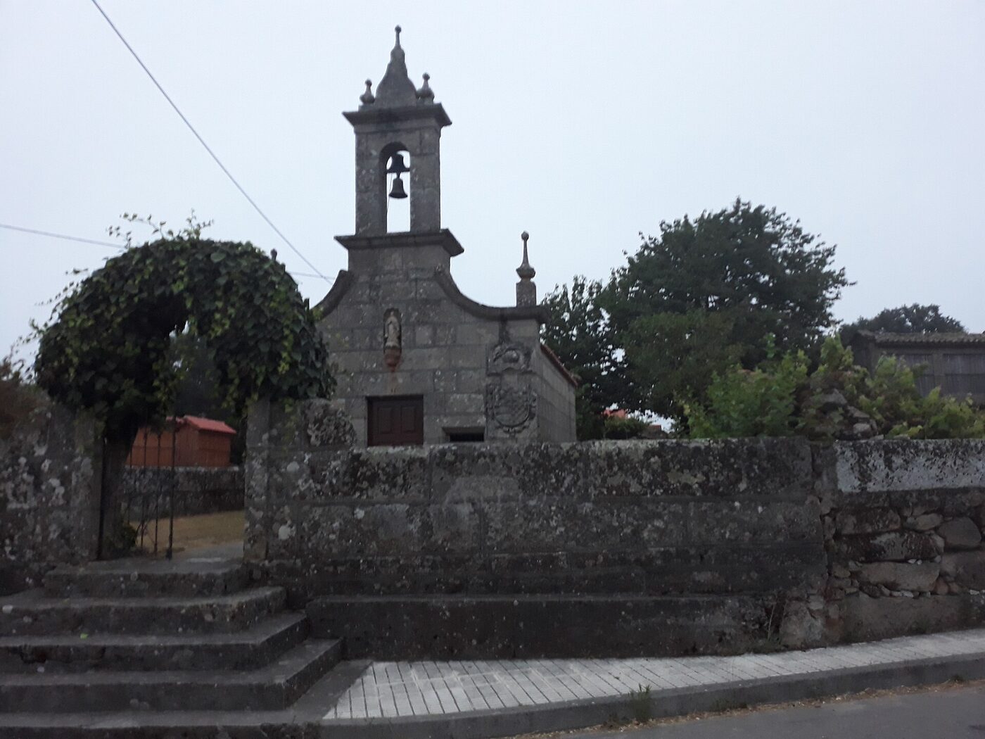 Capela da Virxe do Camiño da Pousa en Xunqueira de Ambía