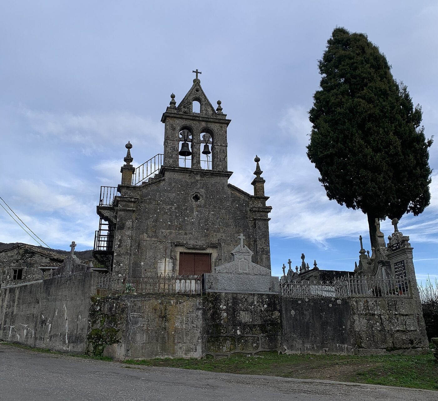 Igrexa de San Miguel de Ramil en Xunqueira de Espadanedo