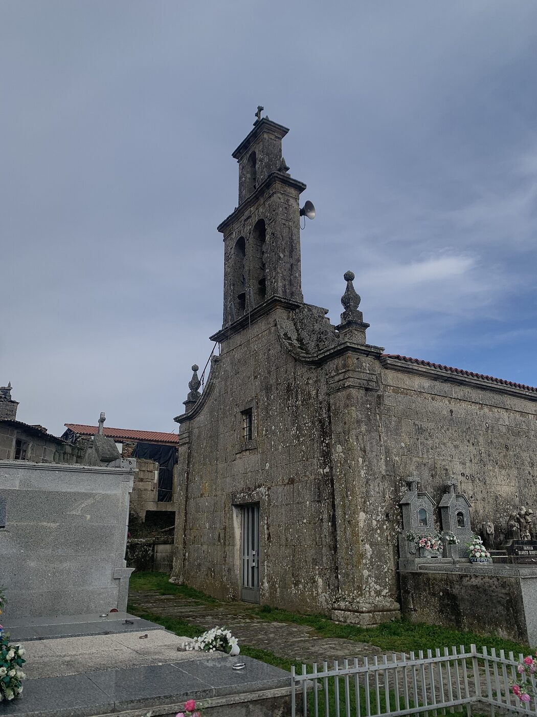 Igrexa de Santa María de Niñodaguia en Xunqueira de Espadanedo