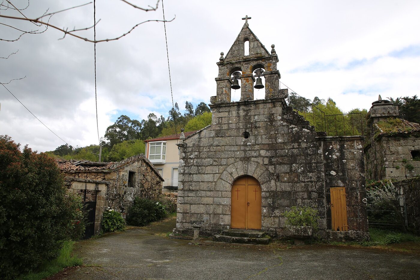 Igrexa de San Martiño de Grou en Lobeira