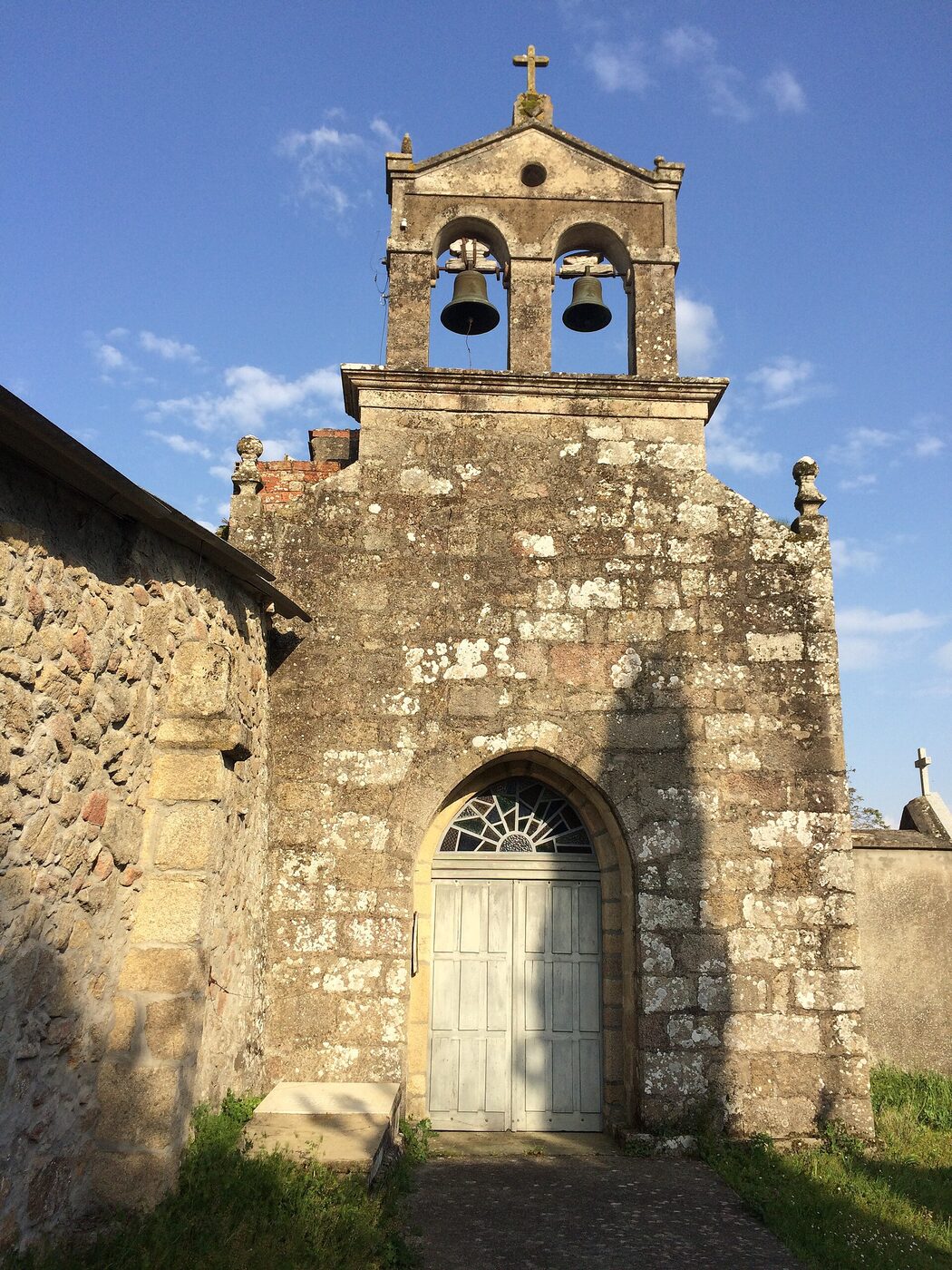 Igrexa de San Romao de Moreda en Pantón