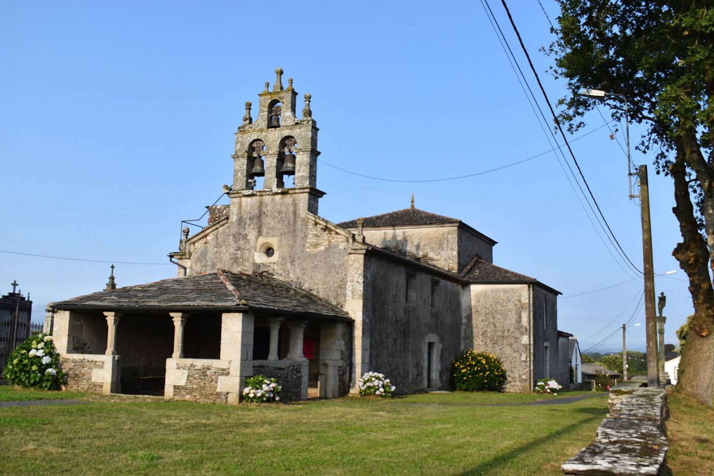 Igrexa de San Xoán de Sistallo en Cospeito