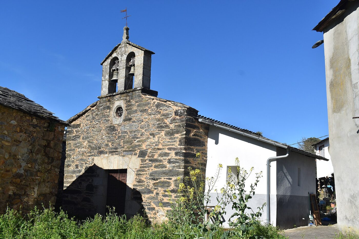 Igrexa de Santa Lucía de Rairos en Ribas de Sil