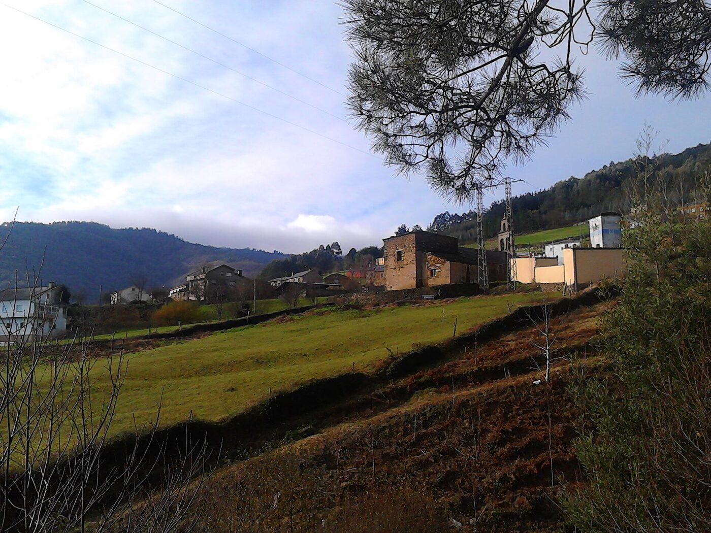 Igrexa de Santiago da Vilapena en Trabada