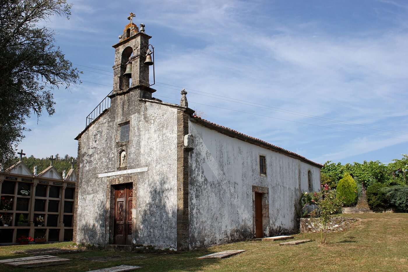 Igrexa de San Xoán de Fontes Rosas en Touro