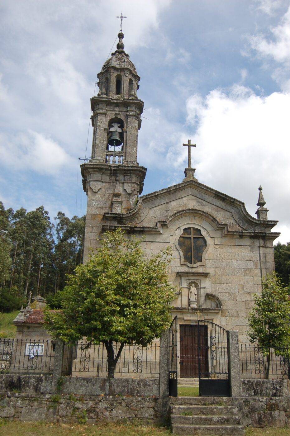 Igrexa de San Mamede da Portela en Barro