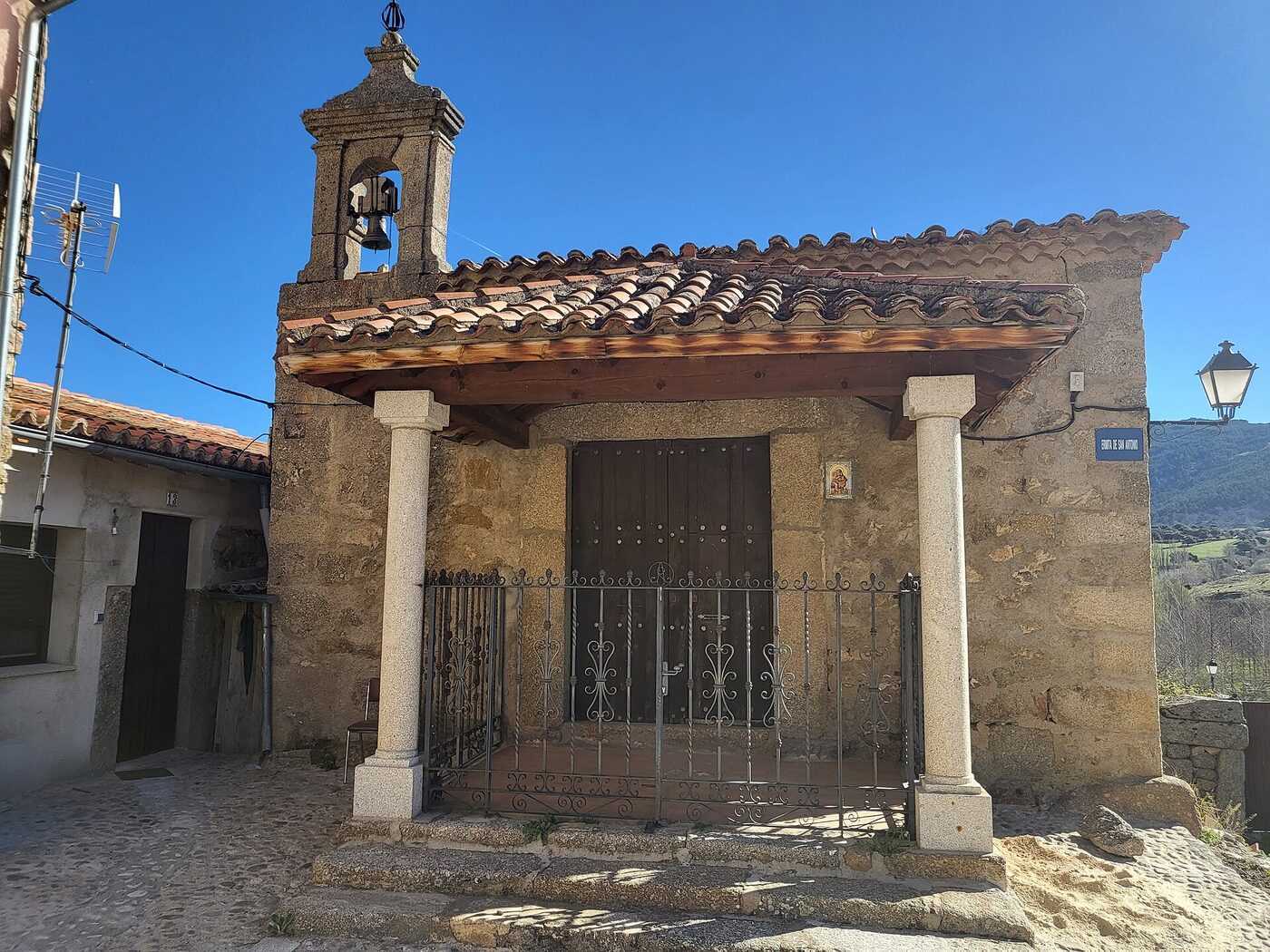 Ermita de San Antonio de Padua en Villafranca de la Sierra