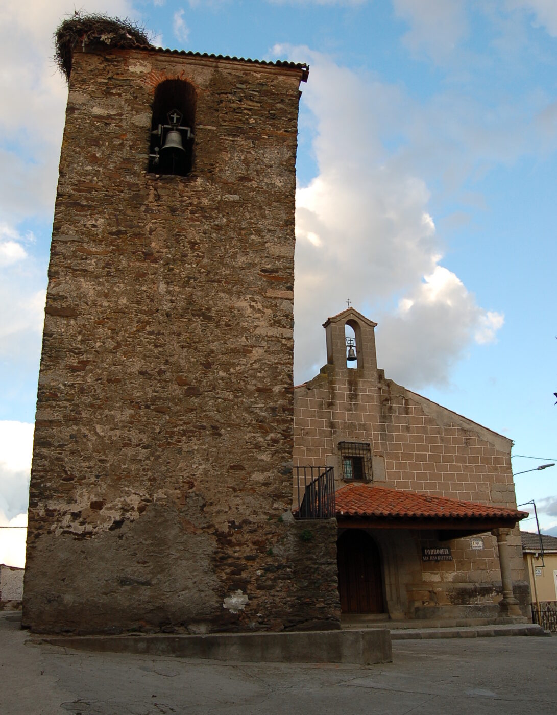 Iglesia de San Juan Bautista en Cerezo