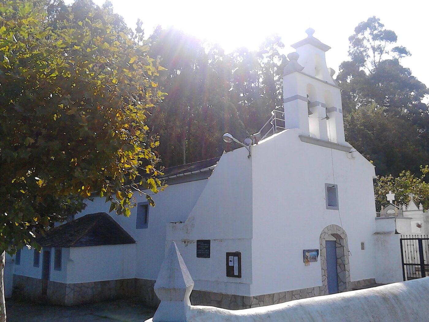 Igrexa de Santiago de Reinante en Barreiros