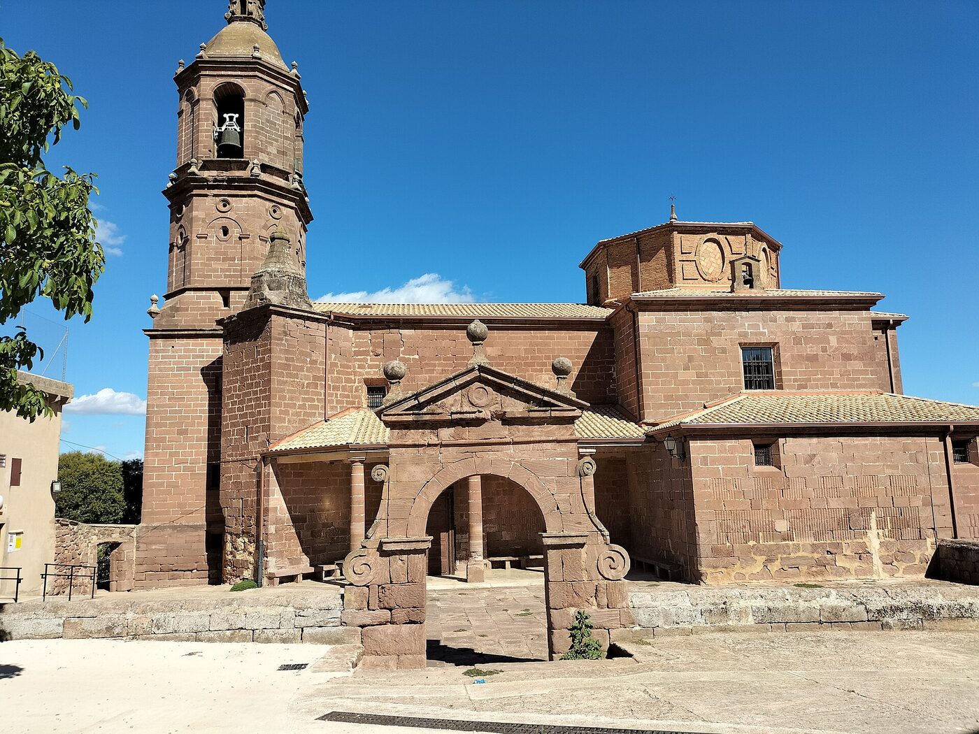 Iglesia de Santa Cecilia en Sorlada