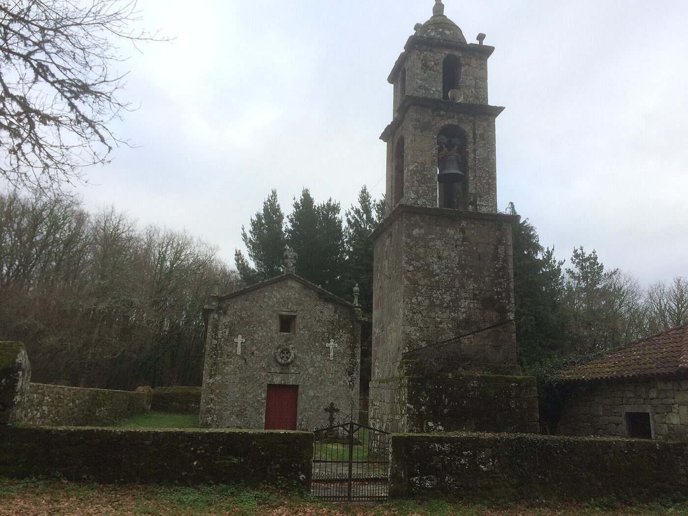 Igrexa de Santiago de Castillón en Pantón