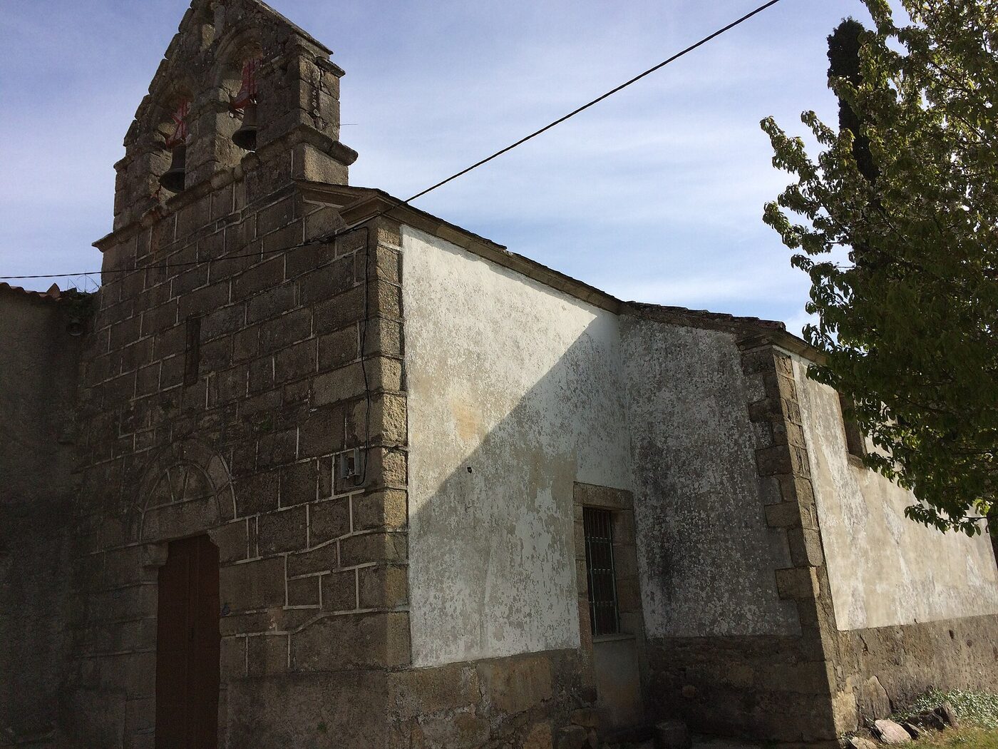 Igrexa de San Mamede de Mañente en Pantón