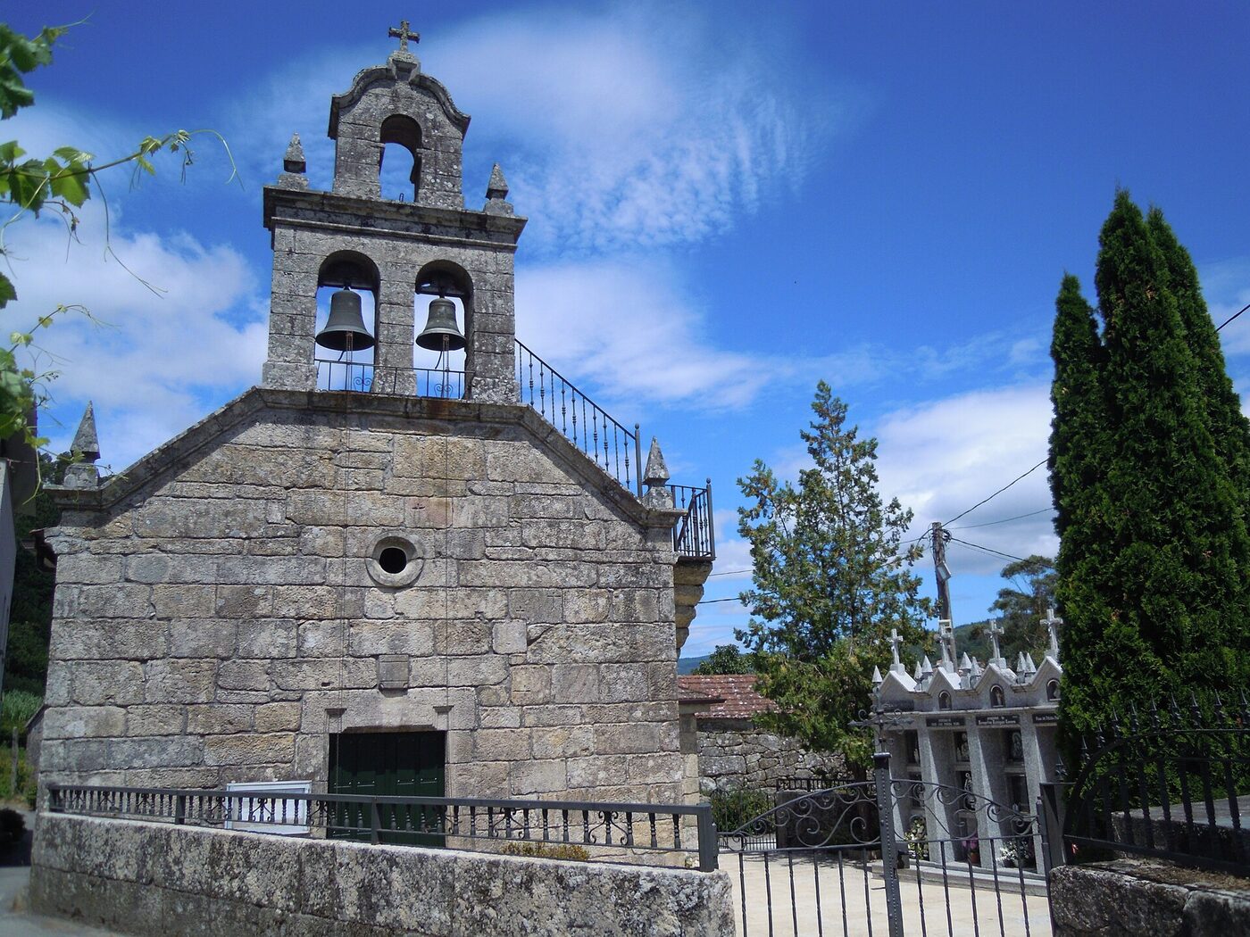 Igrexa de Santa Cruz de Sendelle en Crecente