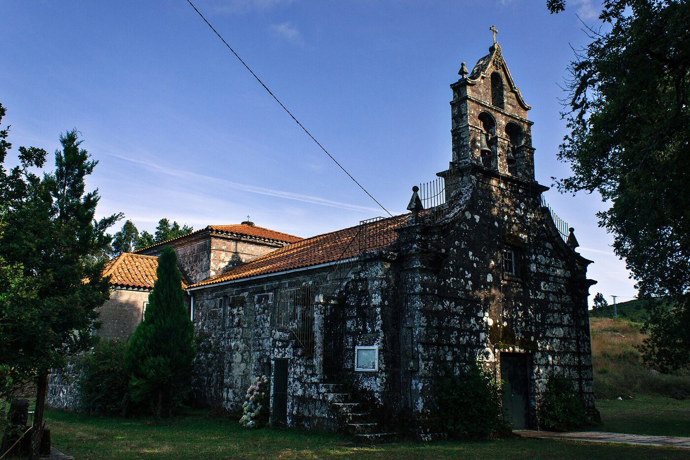 Igrexa de San Bernabeu da Ameixeira en Crecente