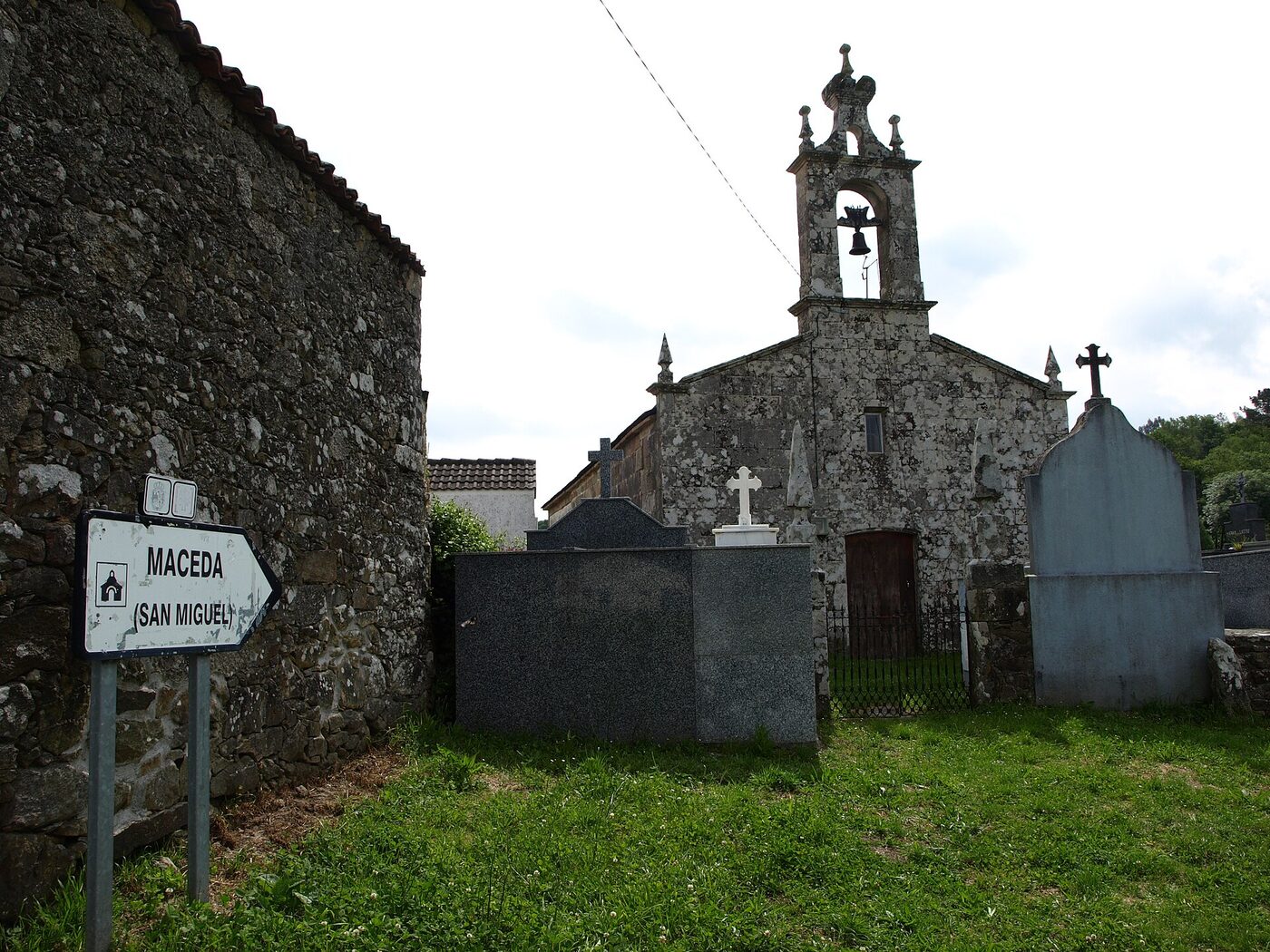 Igrexa de San Miguel de Maceda en Palas de Rei