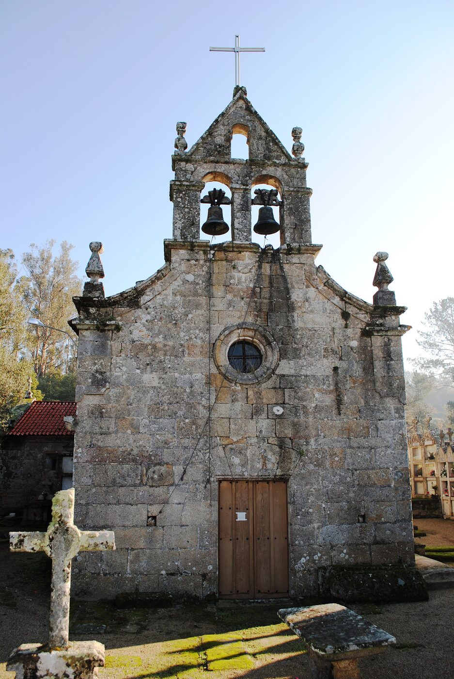 Igrexa de Santo Adrián de Meder en Salvaterra de Miño