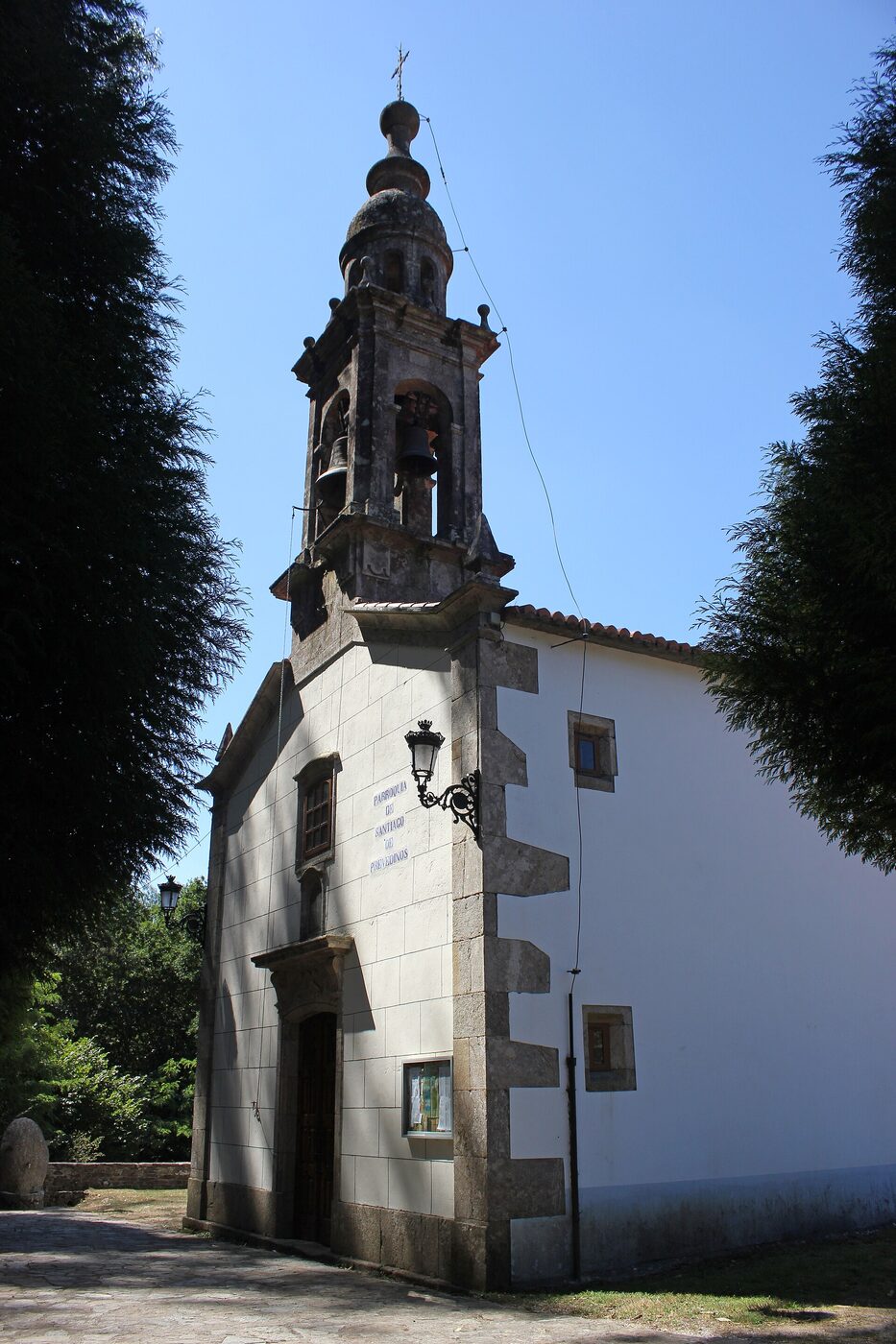 Igrexa de Santiago de Prevediños en Touro
