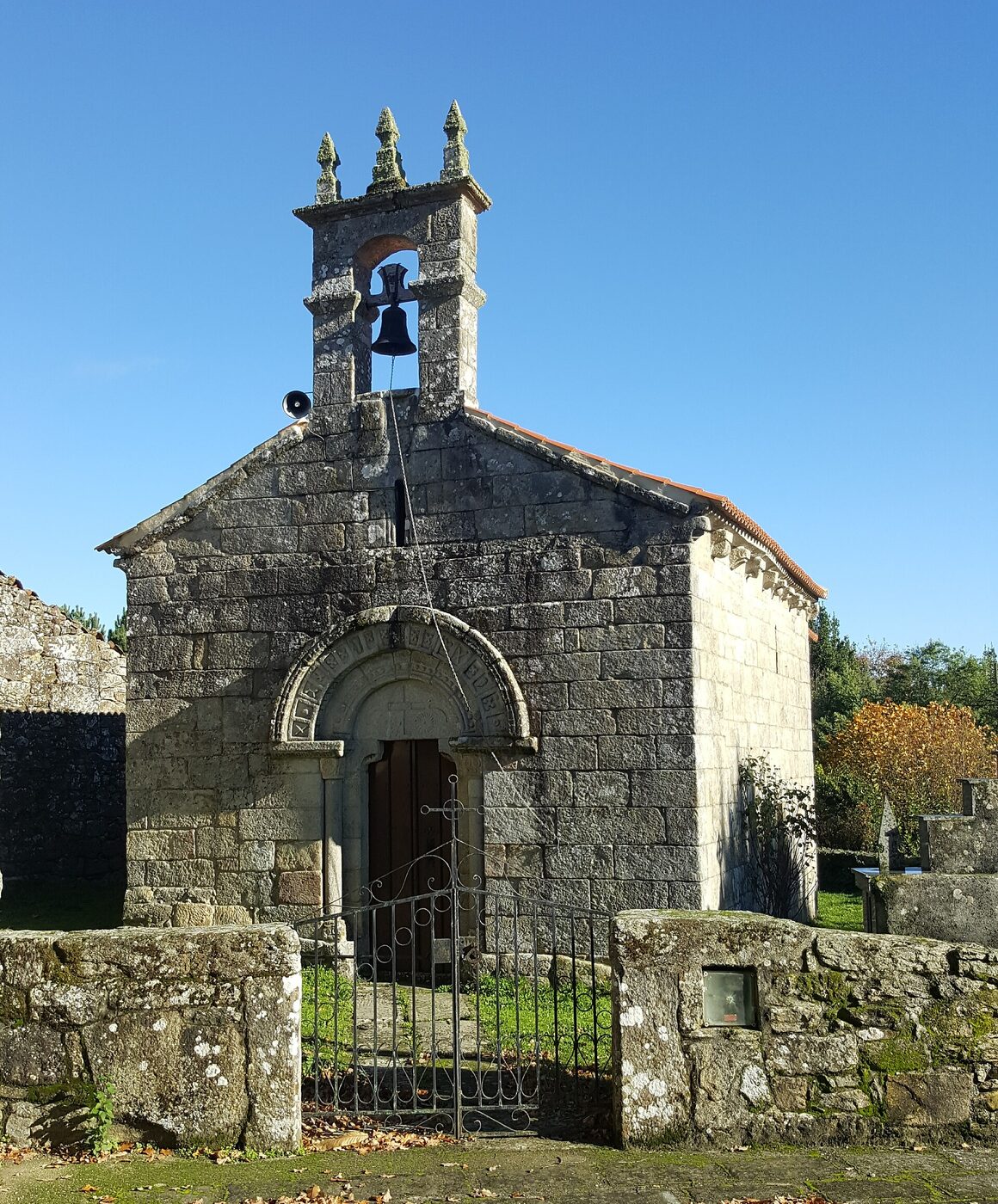 Igrexa de San Salvador de Vilanune en Antas de Ulla