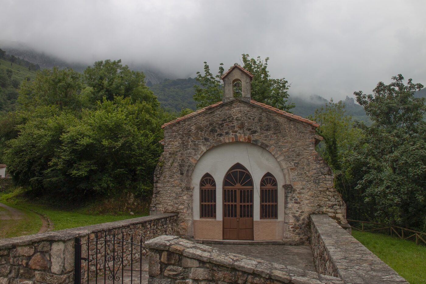 Iglesia de Santa María en Sames