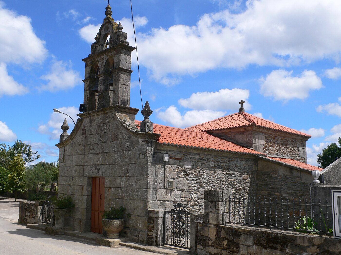 Igrexa de Santa María de Albarellos en Lalín