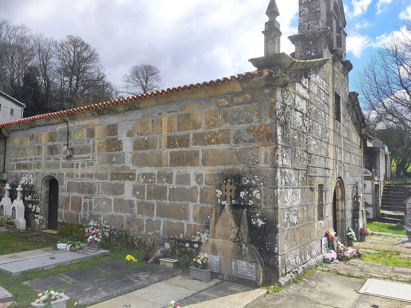 Igrexa de Santa Oalla de Castro de Escuadro en Maceda