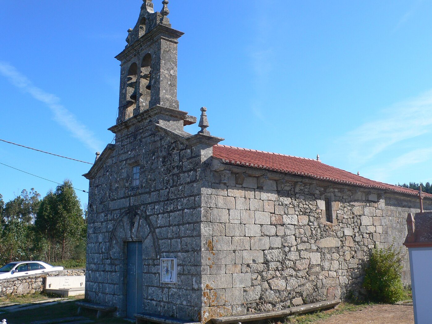 Igrexa de San Pedro de Losón en Vila de Cruces
