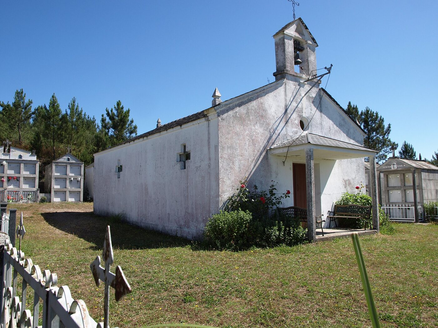 Igrexa de San Pedro de Vilarbasín en Portomarín