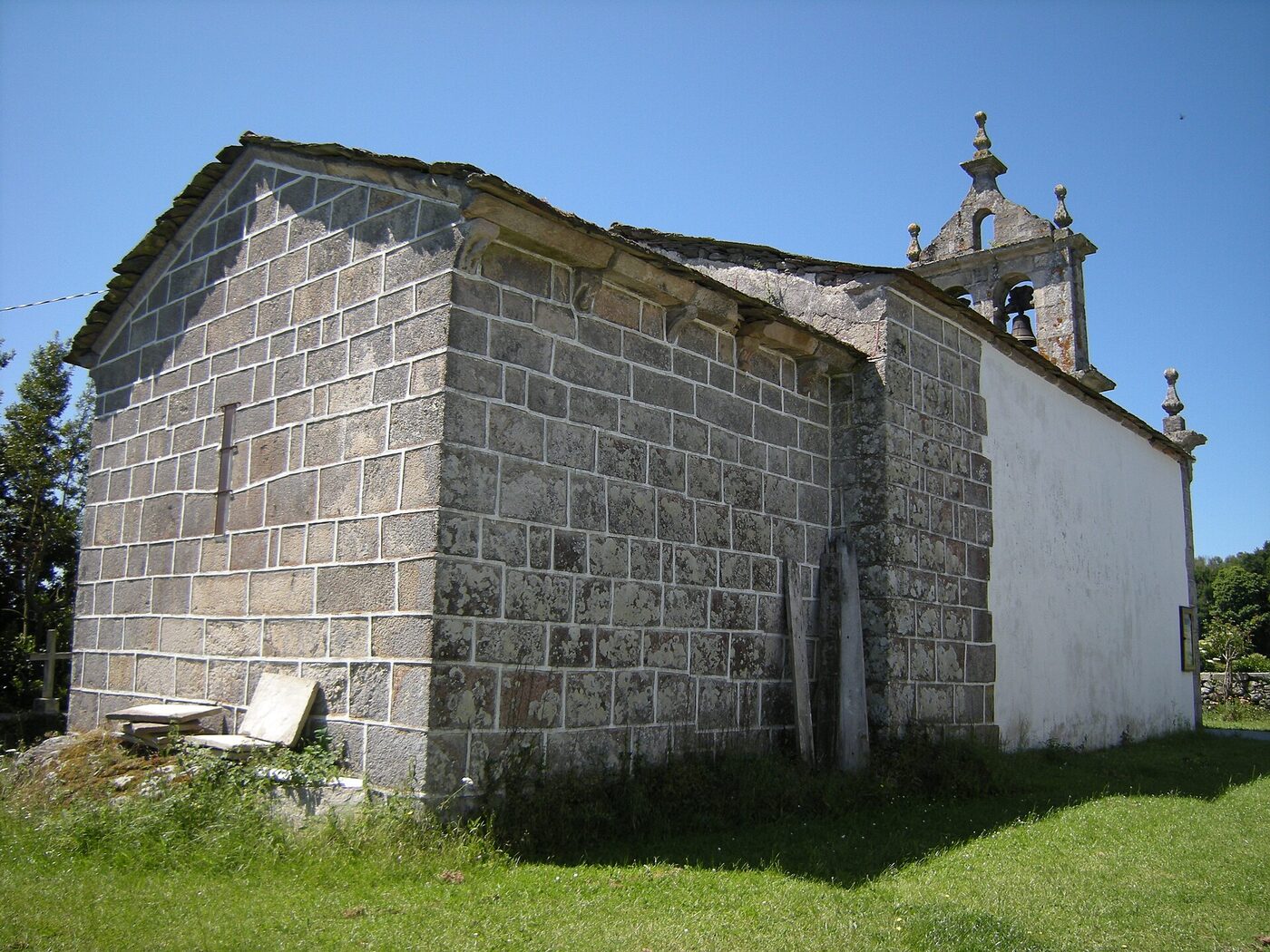 Igrexa de San Miguel de Paradela en Paradela