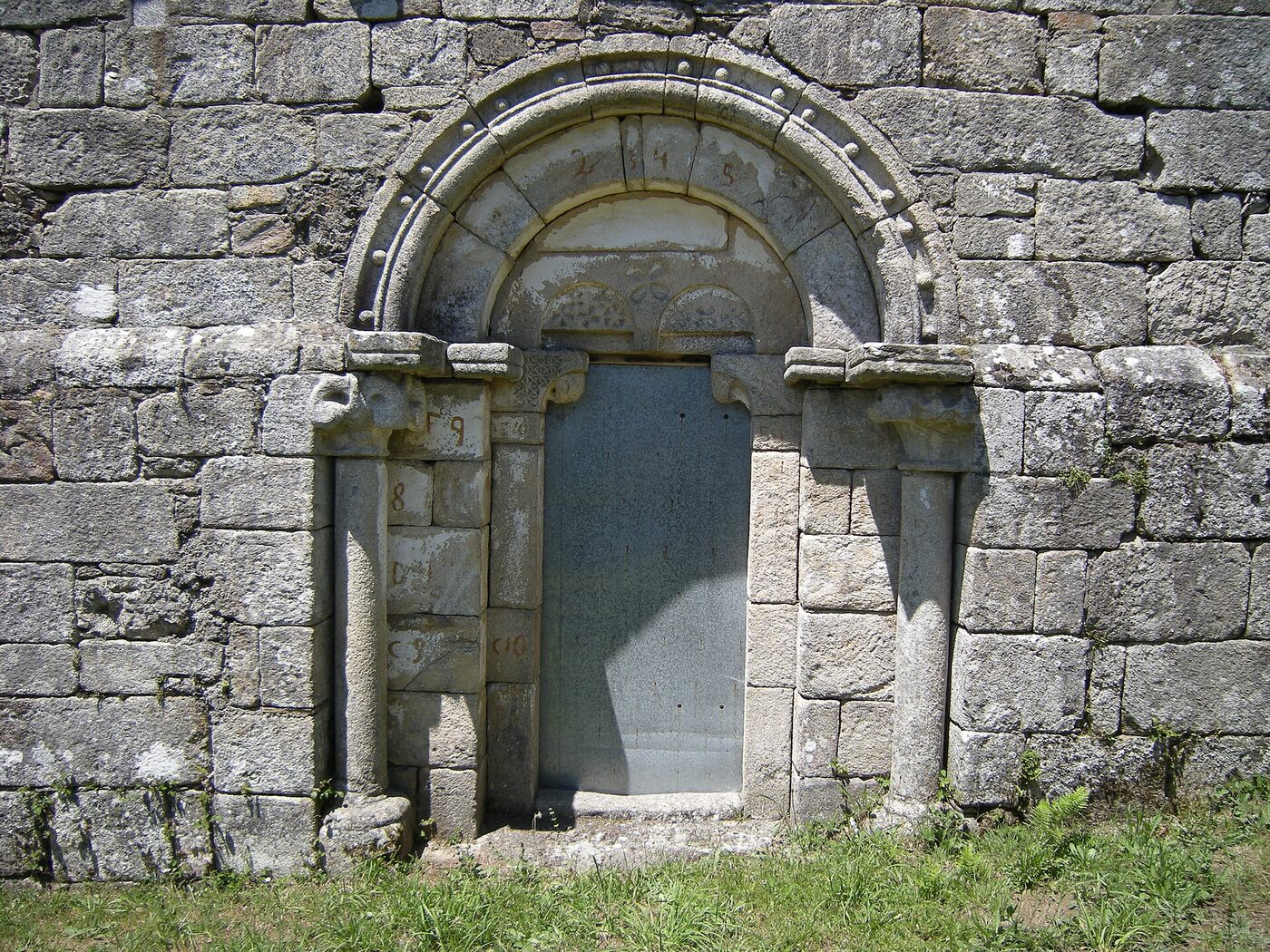 Igrexa de Santo Estevo de Grallás en O Páramo