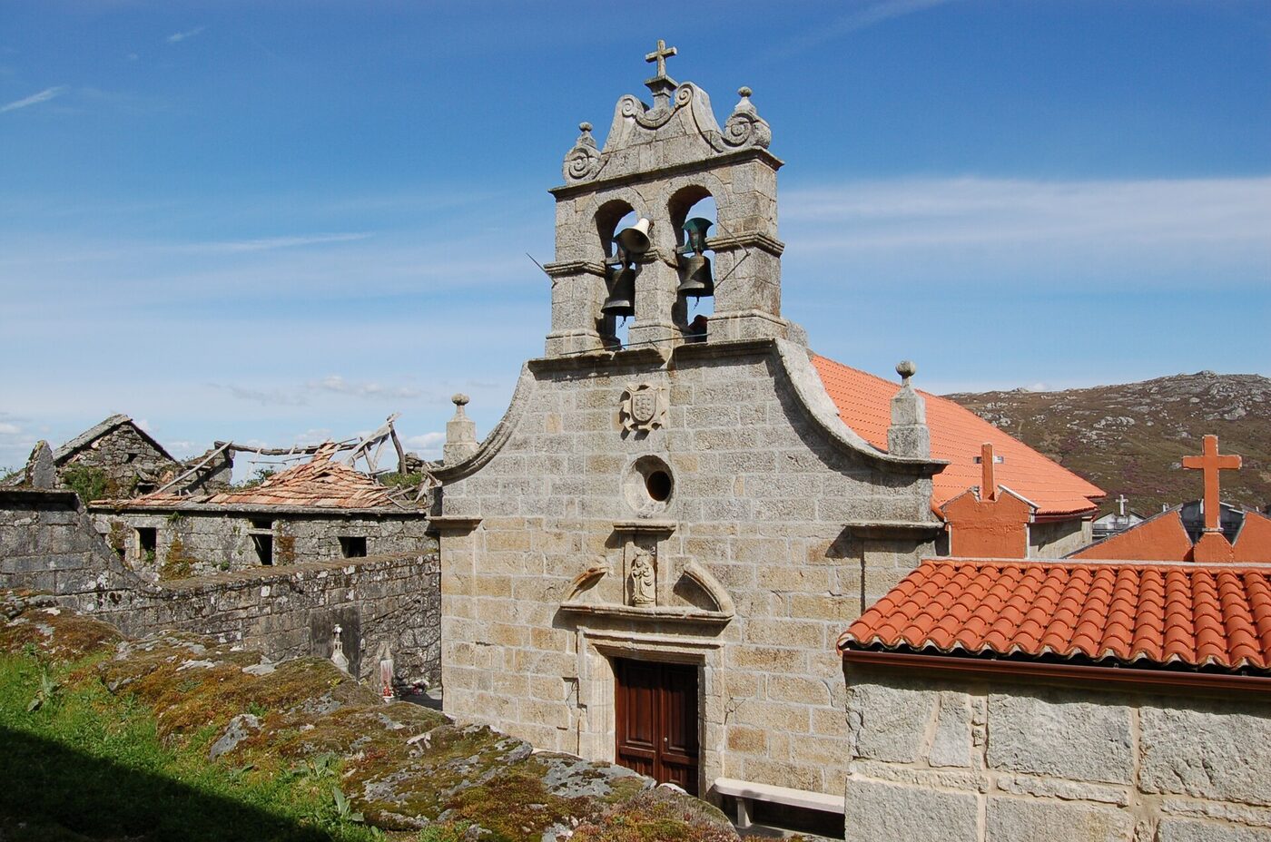 Igrexa de Santa María de Nieva en Avión