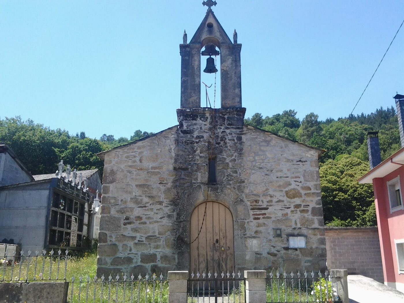 Igrexa de San Vicente de Carracedo en Láncara