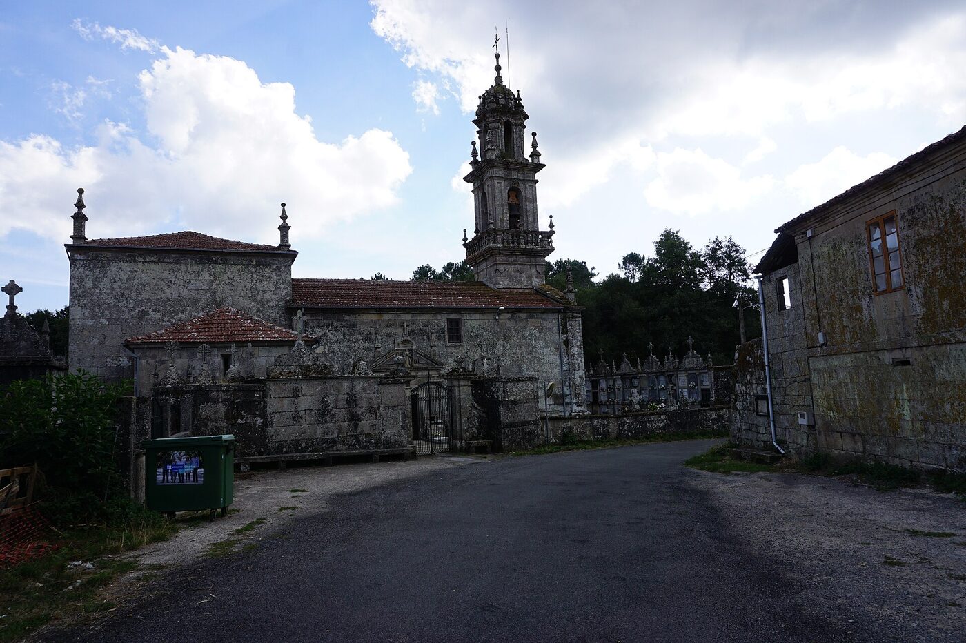 Igrexa de Santiago de Corneda en O Irixo