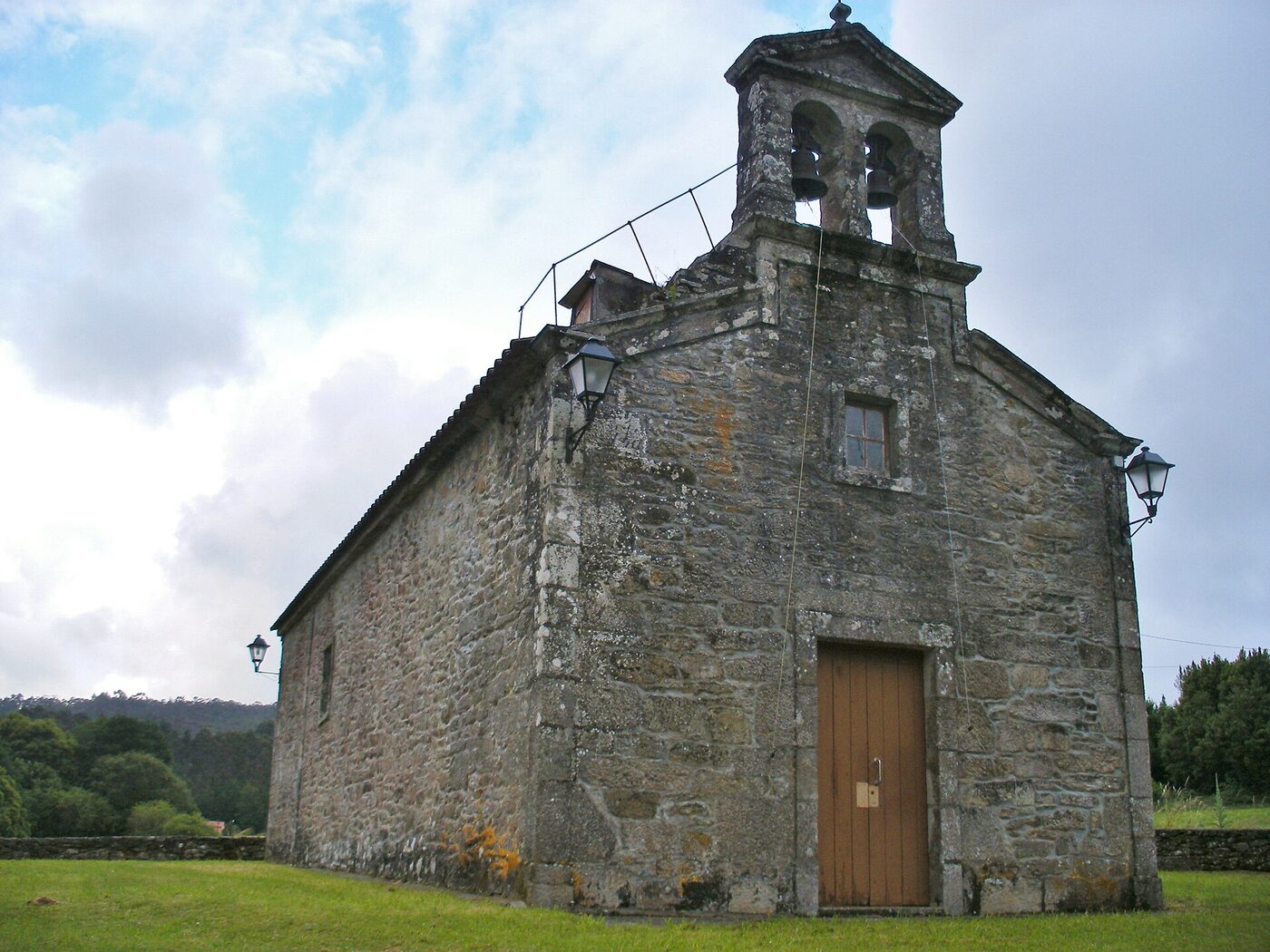 Igrexa de San Vicente de Regoela en Cabanas
