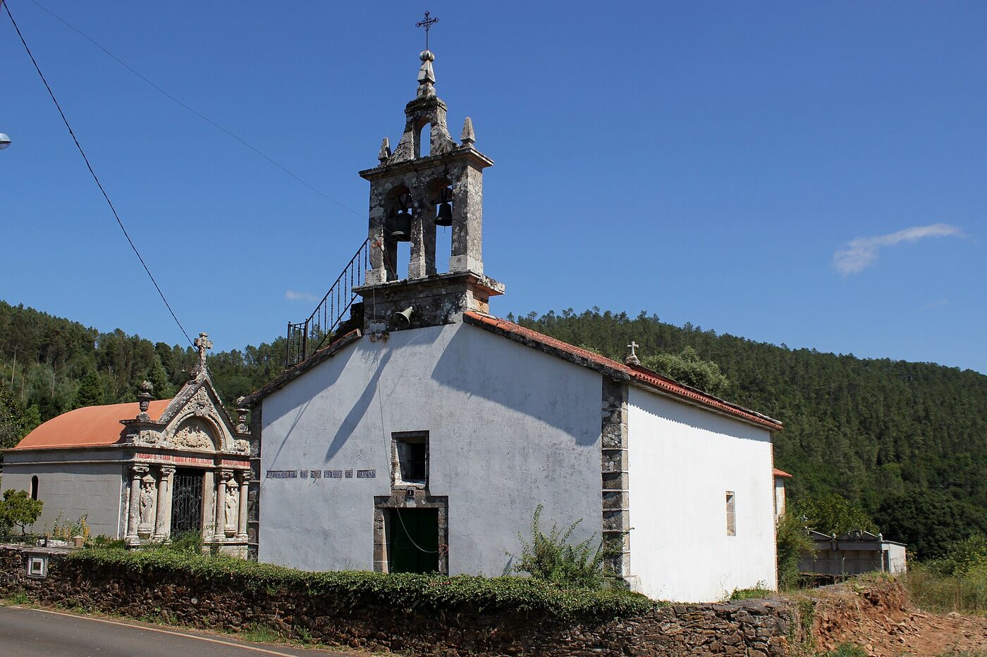 Igrexa de San Pedro de Donas en Boqueixón