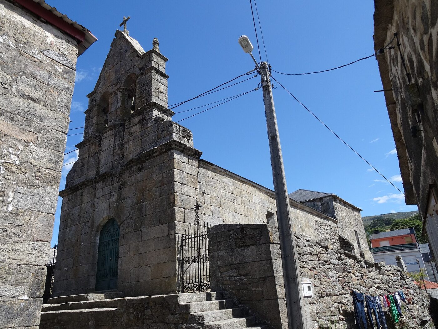 Igrexa de San Simón de Santigoso en A Mezquita