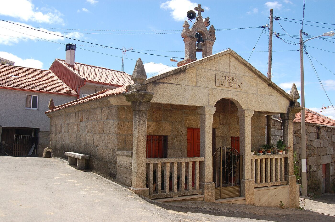 Capela da Virxe da Fecha de Requiás en Muíños