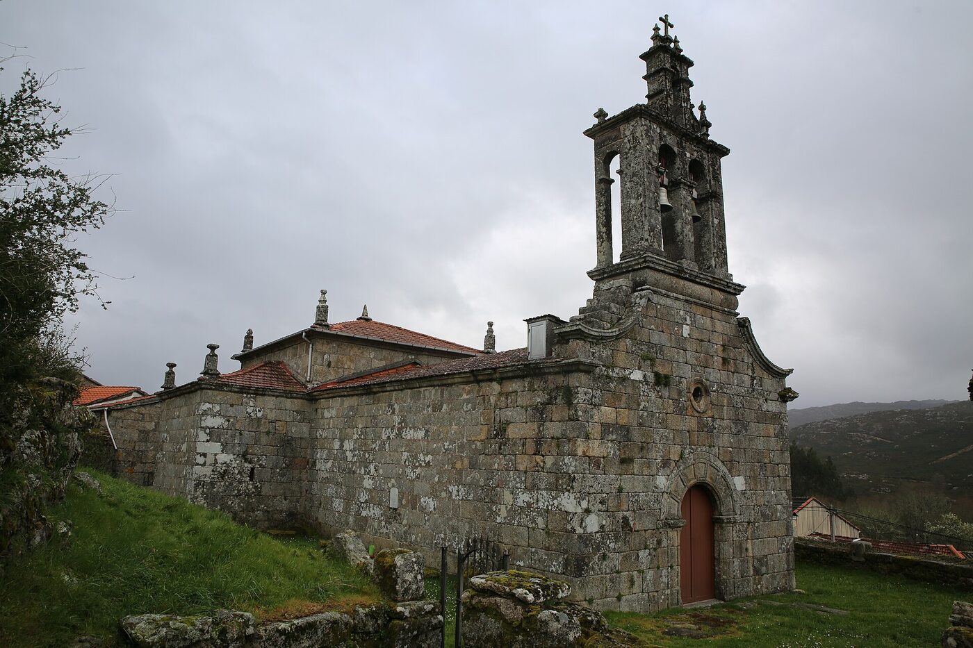 Igrexa de San Salvador de Prado de Limia en Muíños